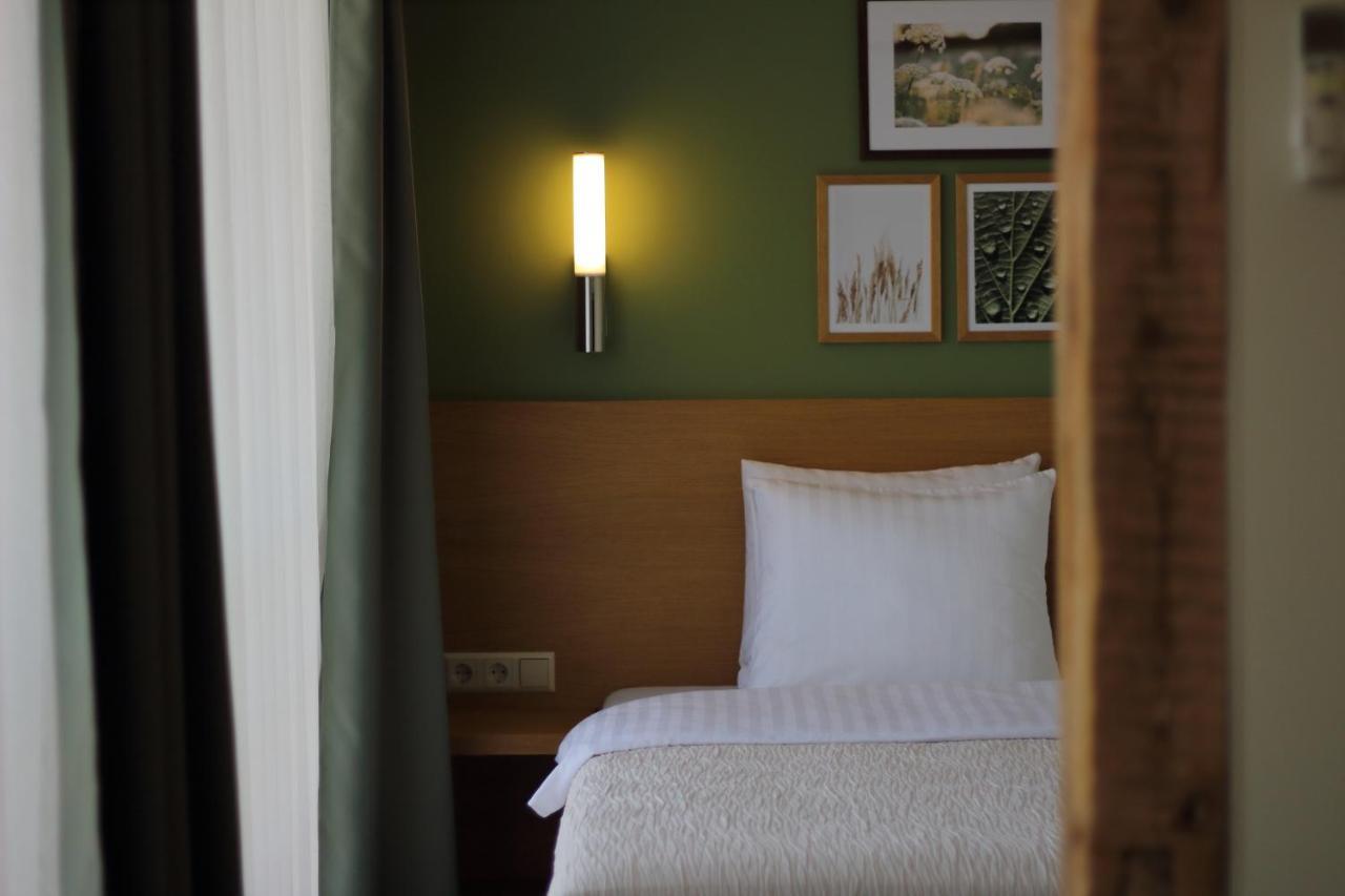 Hotel Kolumbs Liepaja Bagian luar foto
