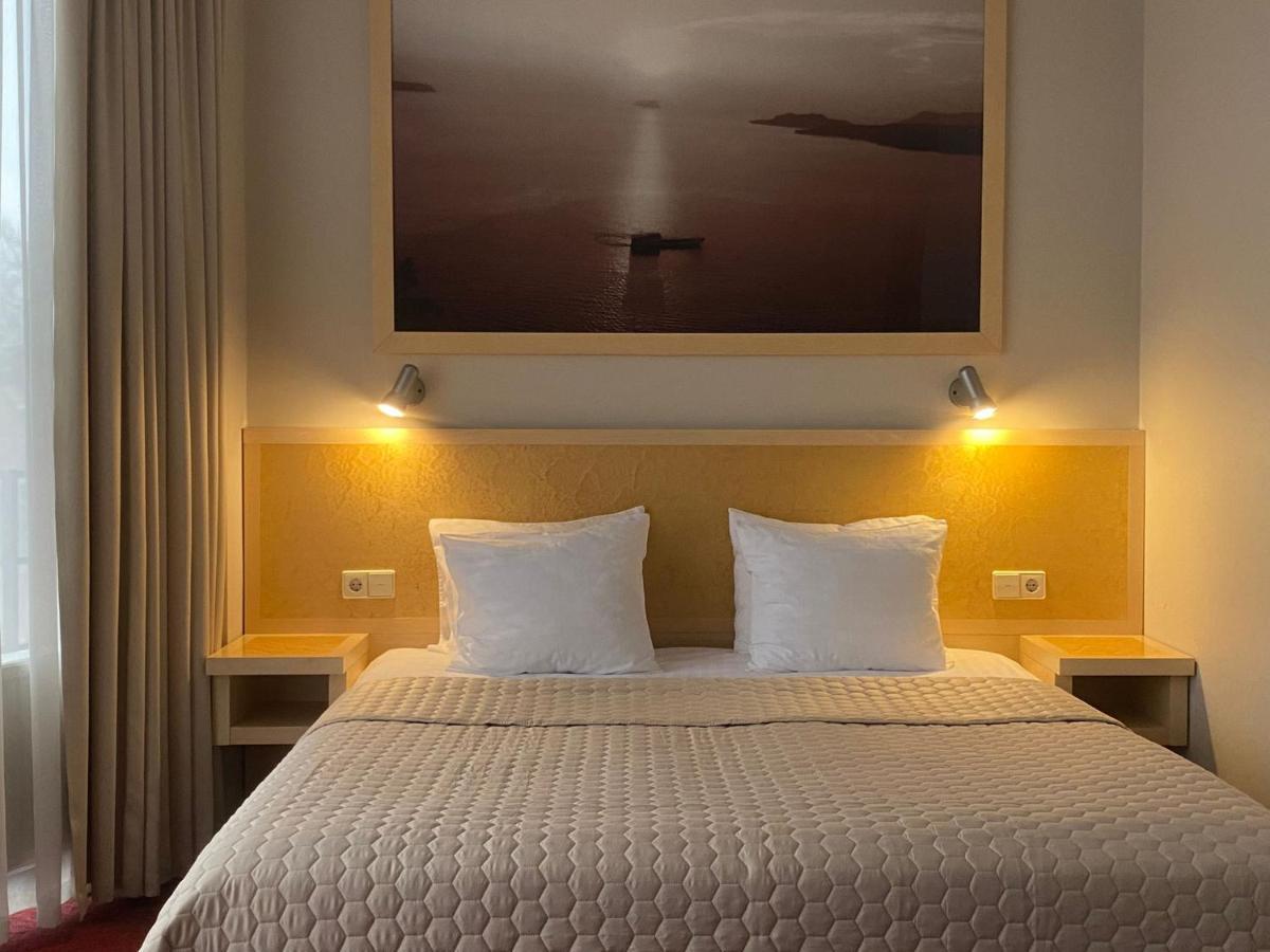 Hotel Kolumbs Liepaja Bagian luar foto
