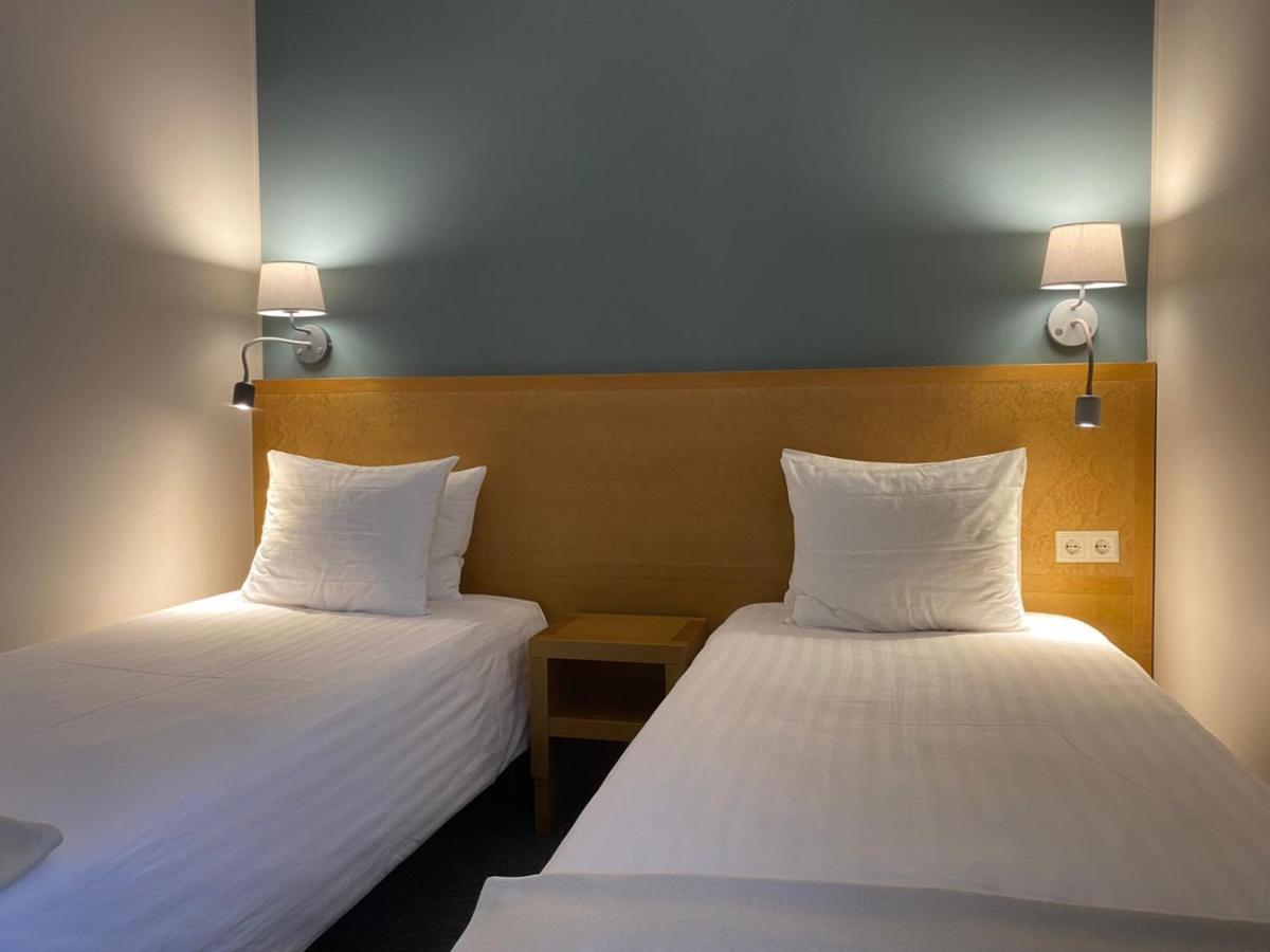 Hotel Kolumbs Liepaja Bagian luar foto