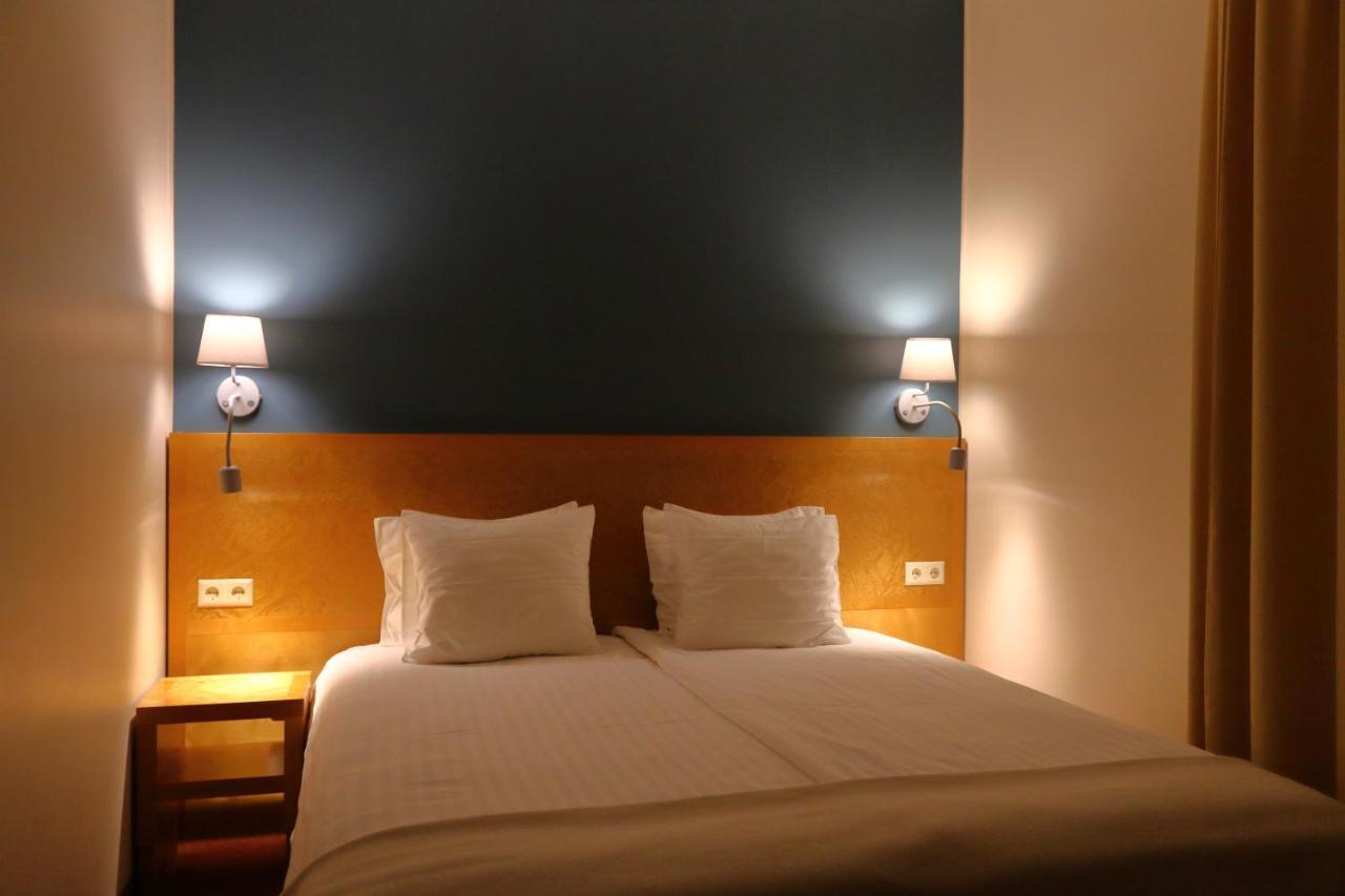 Hotel Kolumbs Liepaja Bagian luar foto