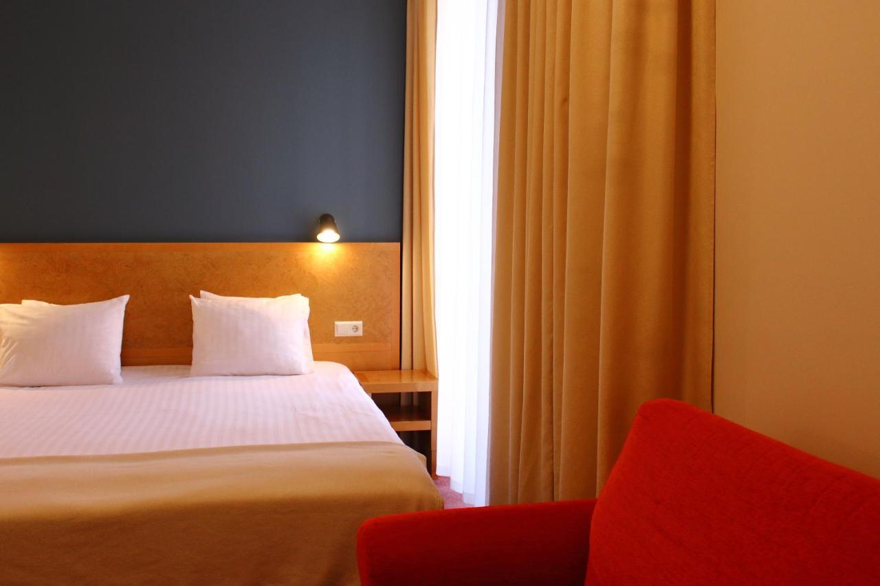 Hotel Kolumbs Liepaja Bagian luar foto